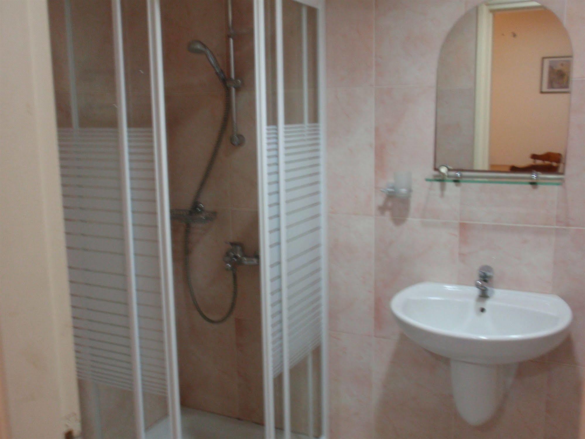 Palm Sea Beach Hotel Apartments Larnaca Eksteriør billede