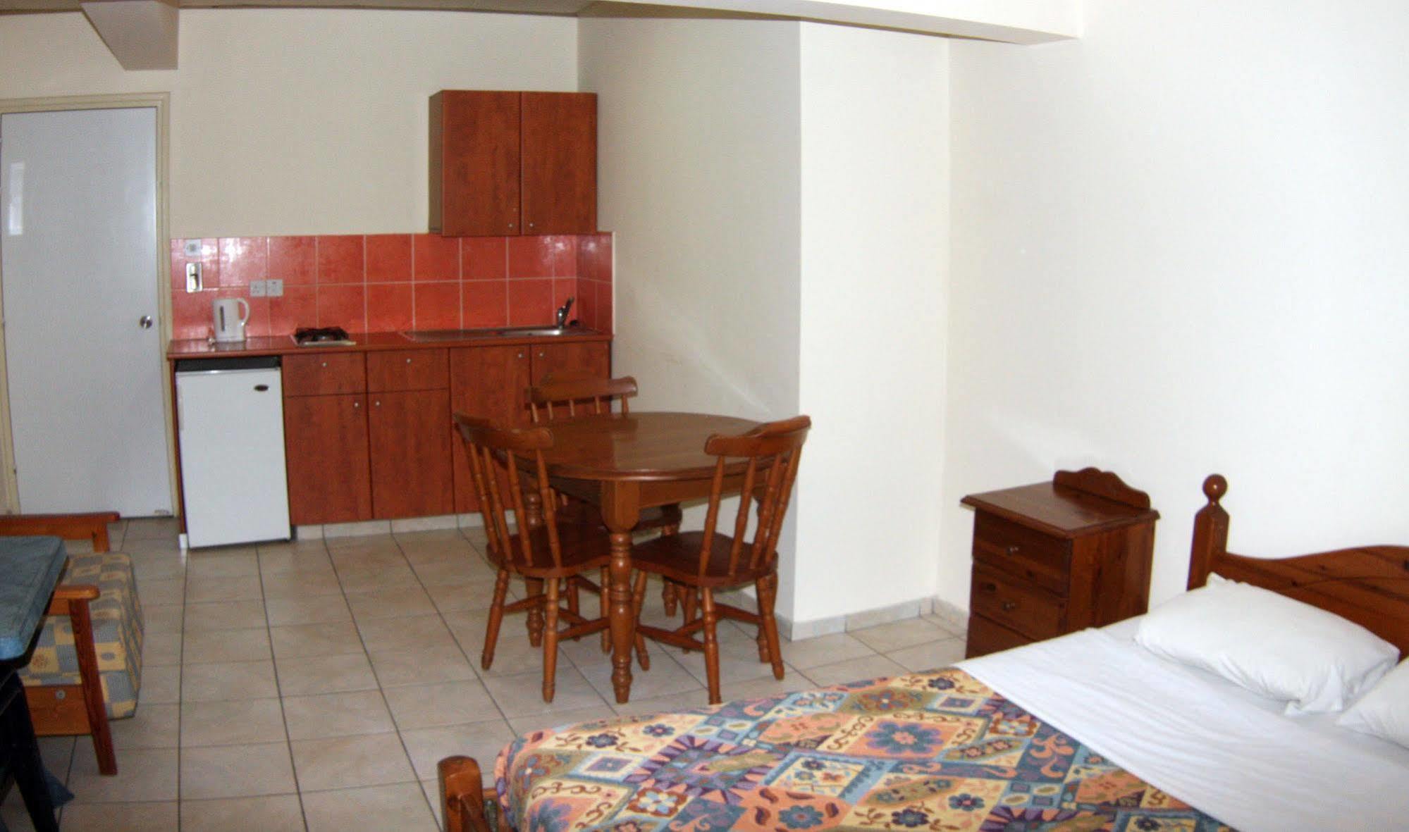Palm Sea Beach Hotel Apartments Larnaca Eksteriør billede