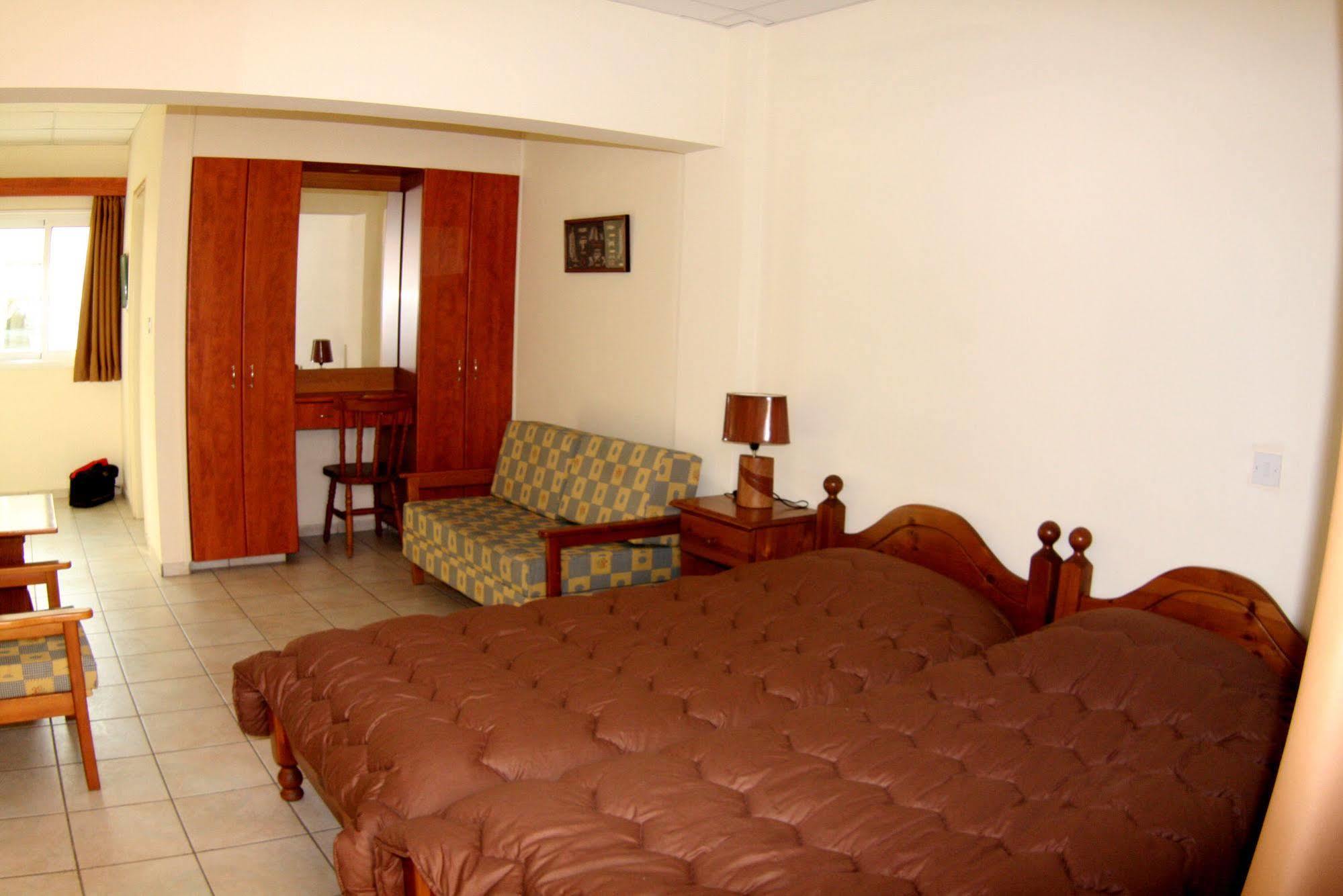 Palm Sea Beach Hotel Apartments Larnaca Eksteriør billede